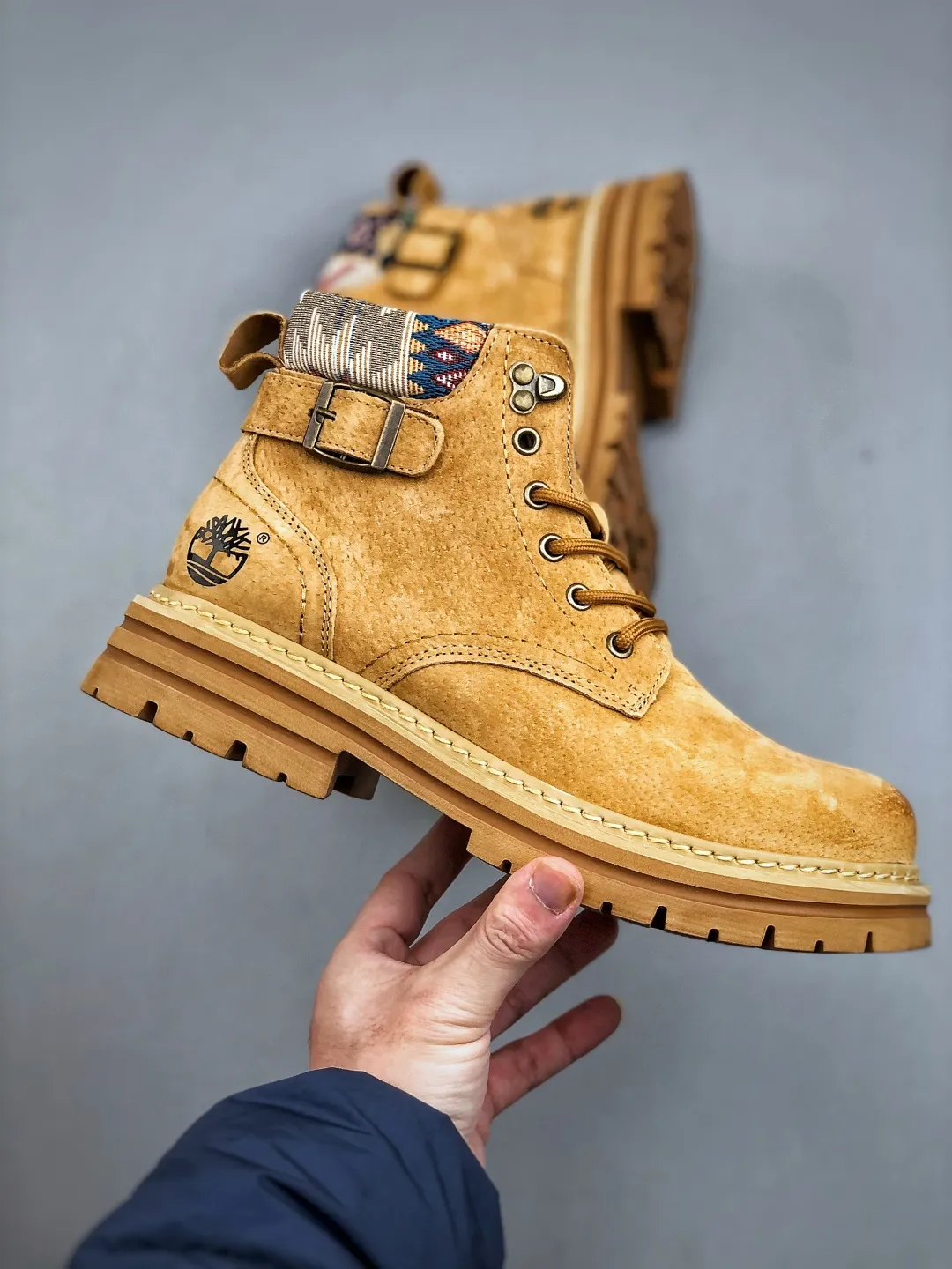 Local pickup 💰 520 supports store Timberland/Timberland classic 25ss new low-top (plus velvet) classic re-creation, brand new upgrade, Guangdong factory quality, original box and original packaging. The fabric is made of Italian 🇮🇹 top frosted mesh. It is paired with anti-odor and anti-corrosion genuine leather latex insoles to give you a perfect wearing experience. High-quality and durable, a must-have for sportsmen. Specially designed to handle handsomeness. High-quality and first-class foot feel. Exclusive supply Official item number: TB23066 Size: 39 40 41 42 43 44